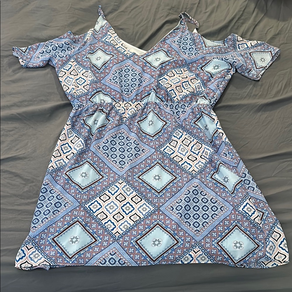 Guess Patterned V-Neck Dress
